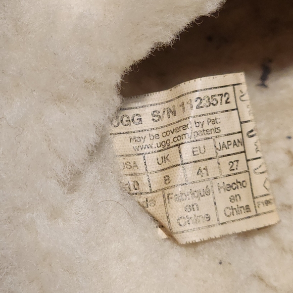 UGG Cream Fuzzy Slippers - Picture 6 of 6